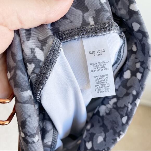 AERIE Gray White Printed Leggings Blue Tuxedo Stripe Size Medium Long - Picture 4 of 6